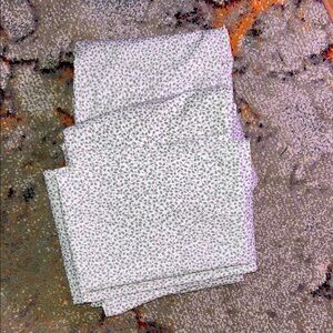 Winter Holly Floral Patterned Sheet Set